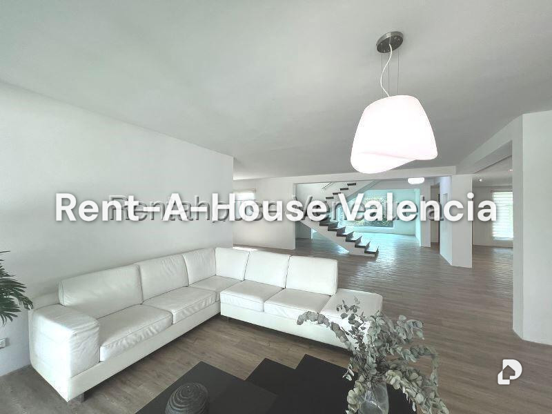 House in Guataparo Country Club, Valencia – 5