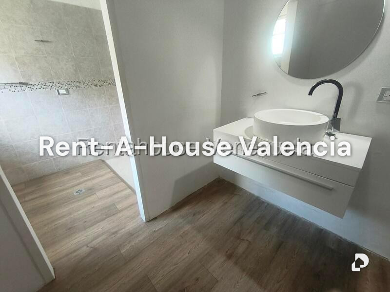 House in Guataparo Country Club, Valencia – 14