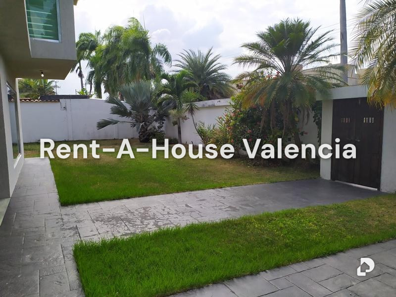 House in Guataparo Country Club, Valencia – 56