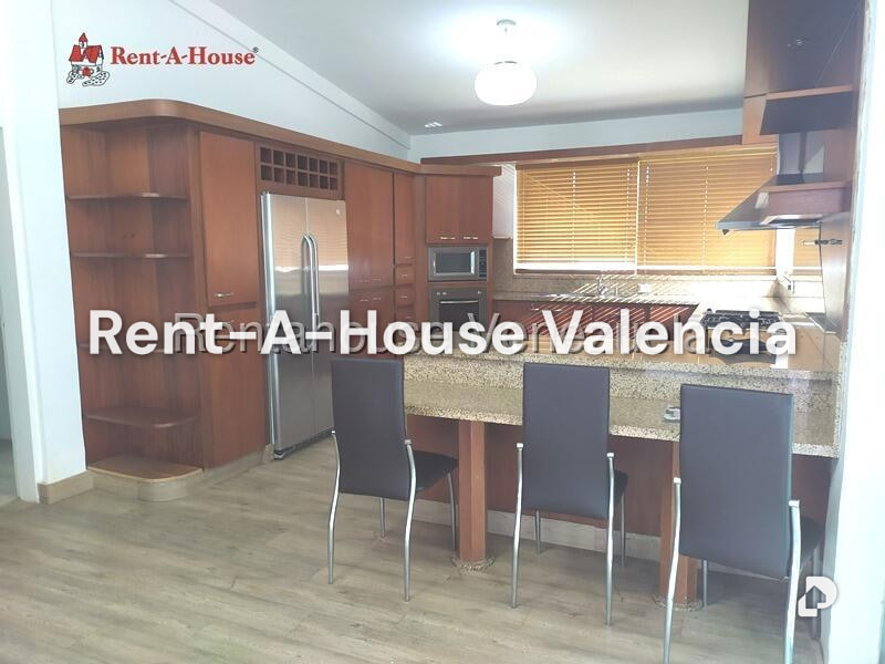 House in Guataparo Country Club, Valencia – 23