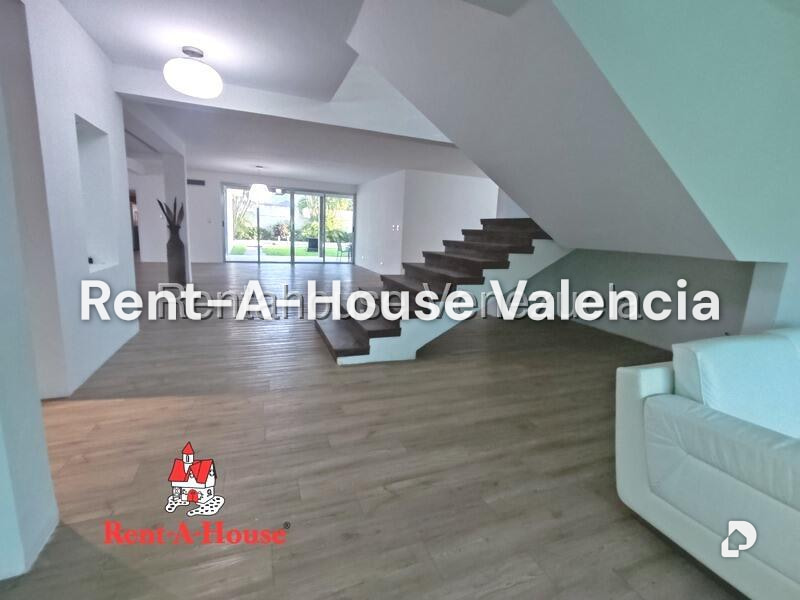 House in Guataparo Country Club, Valencia – 10