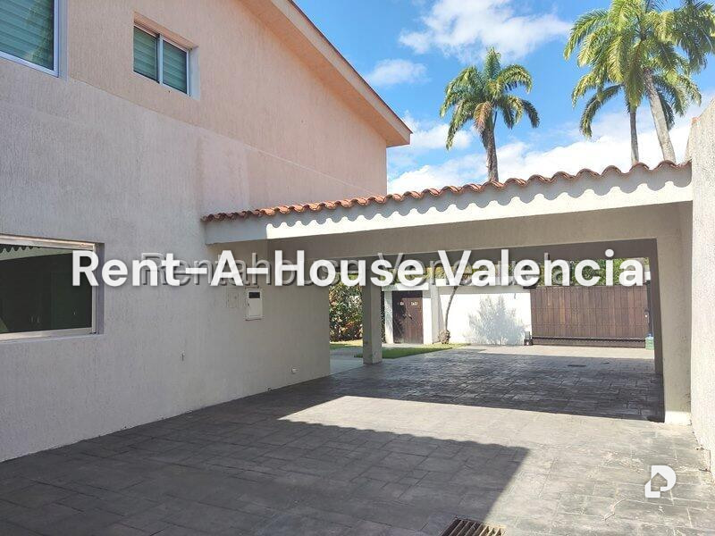 House in Guataparo Country Club, Valencia – 55