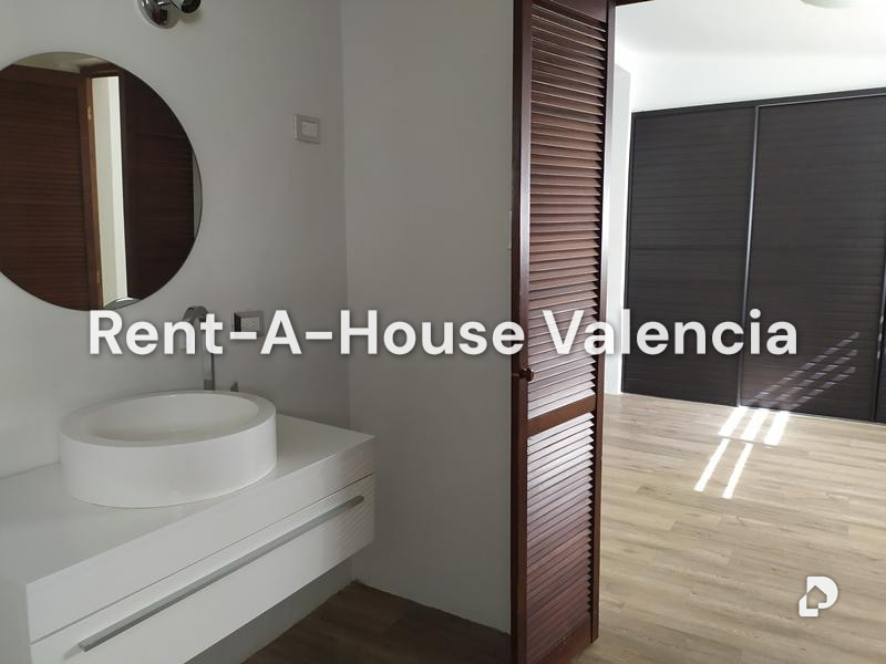 House in Guataparo Country Club, Valencia – 15