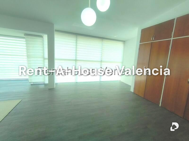 House in Guataparo Country Club, Valencia – 38