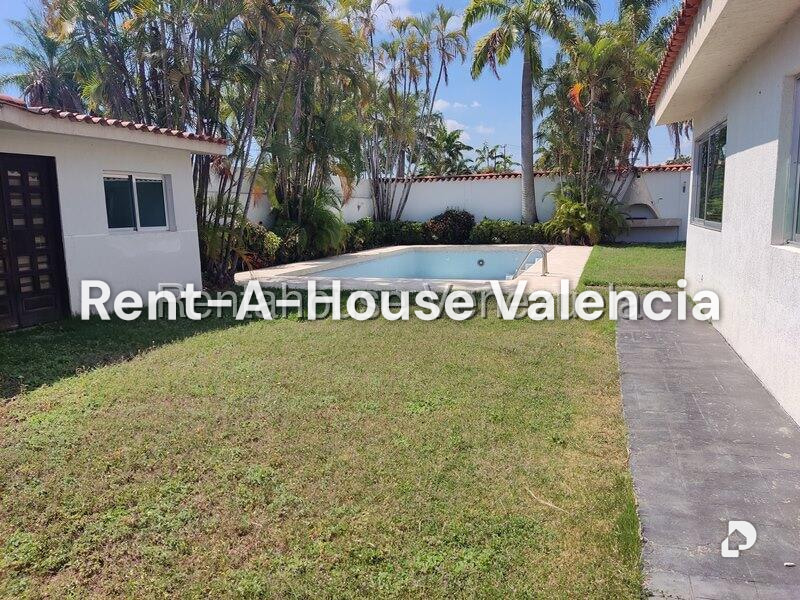 House in Guataparo Country Club, Valencia – 49