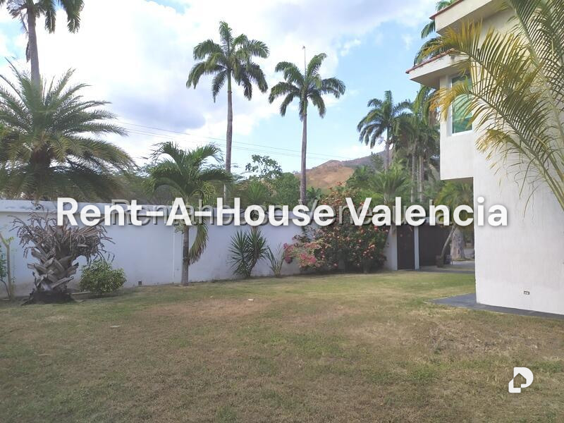 House in Guataparo Country Club, Valencia – 57