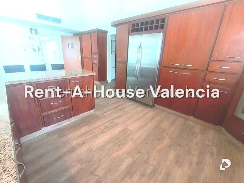 House in Guataparo Country Club, Valencia – 19