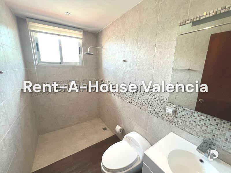 House in Guataparo Country Club, Valencia – 33