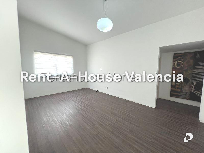 House in Guataparo Country Club, Valencia – 31