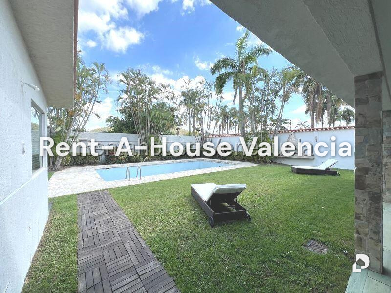 House in Guataparo Country Club, Valencia – 44