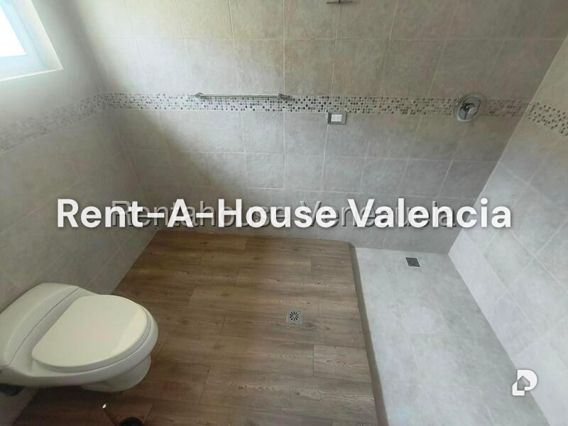 House in Guataparo Country Club, Valencia – 16