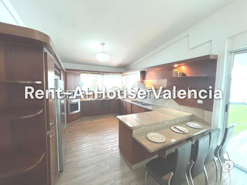 House in Guataparo Country Club, Valencia – 17