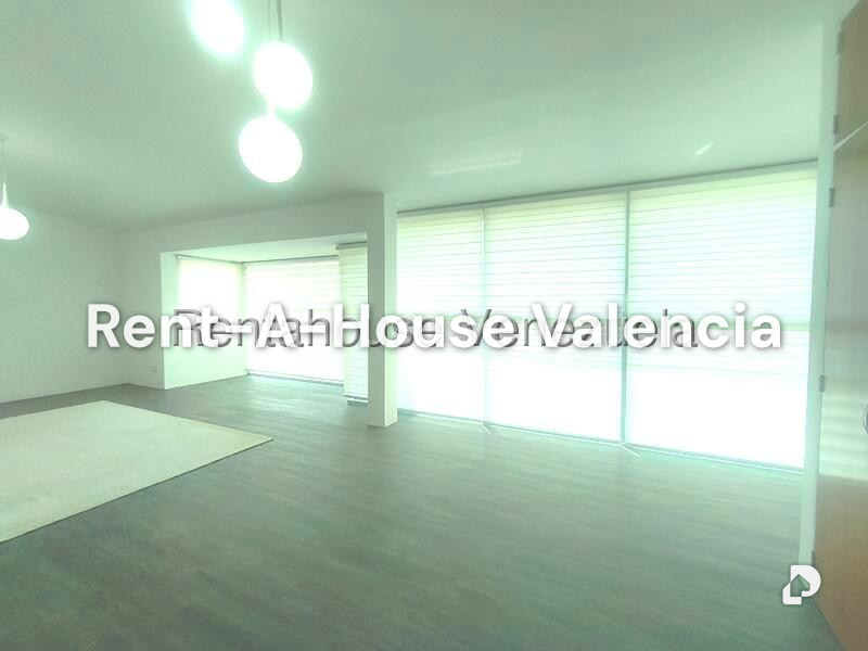 House in Guataparo Country Club, Valencia – 37