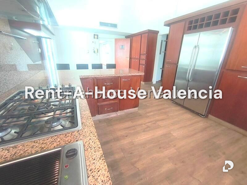 House in Guataparo Country Club, Valencia – 20