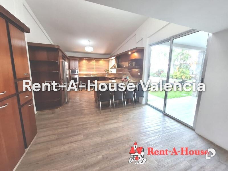 House in Guataparo Country Club, Valencia – 22