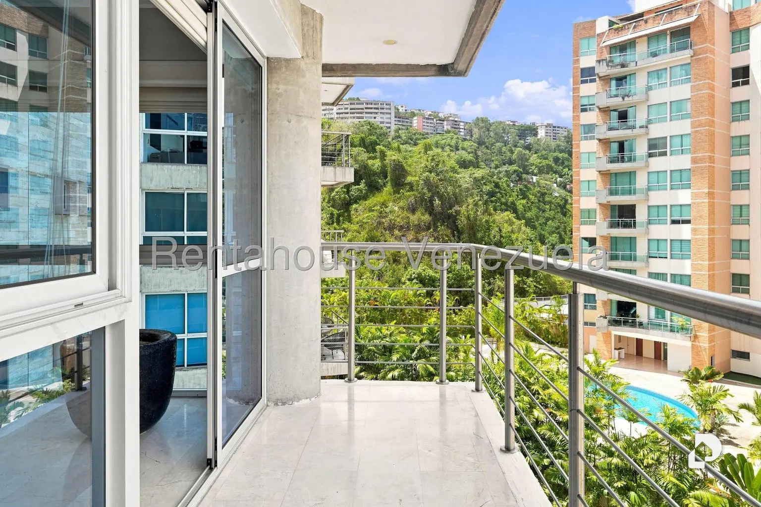 Apartamento en Las Mesetas de Santa Rosa de Lima, Caracas – 11