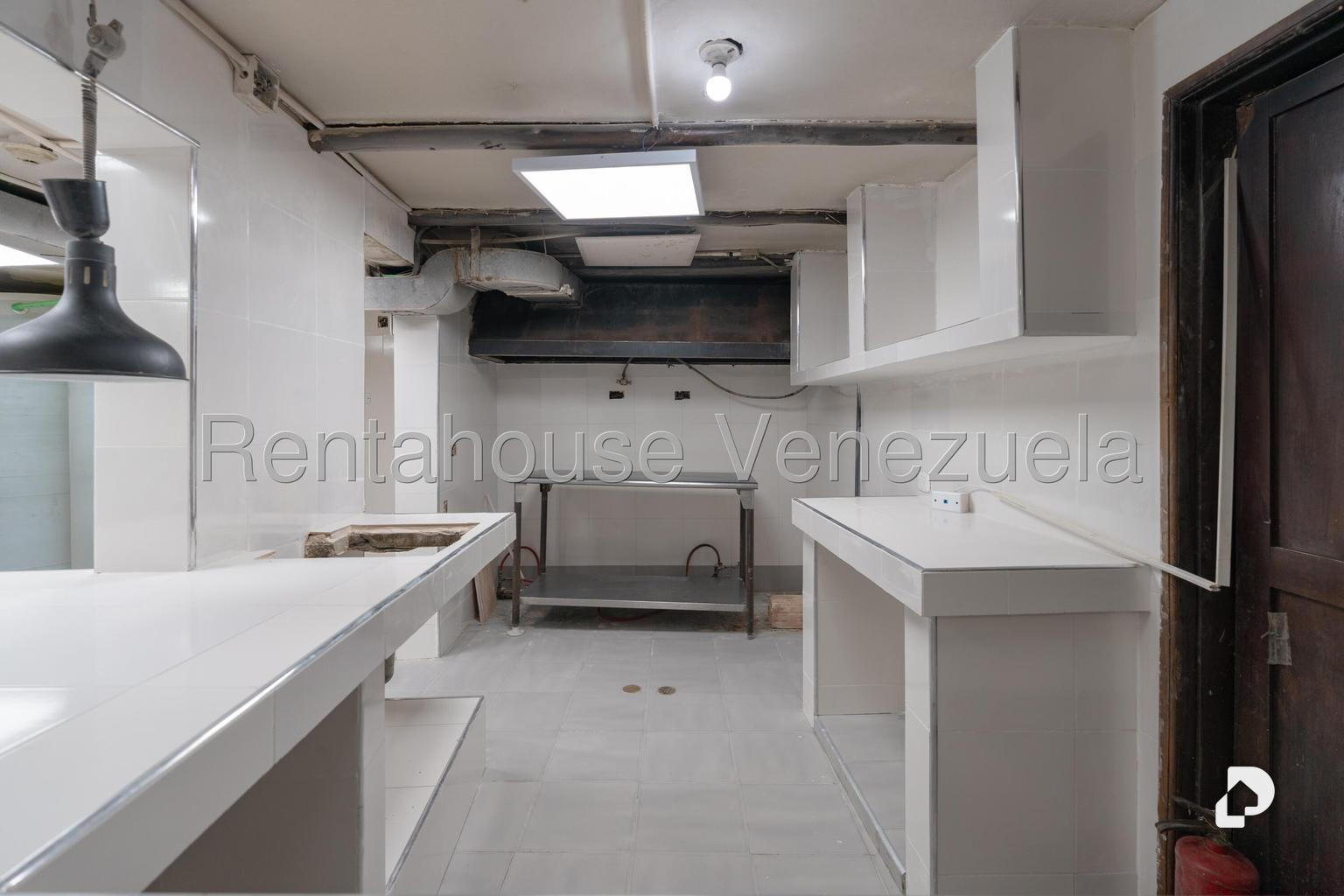 Local comercial en El Hatillo, Caracas – 23