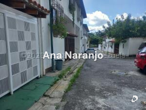 House in Lomas de Prados del Este, Caracas – 13