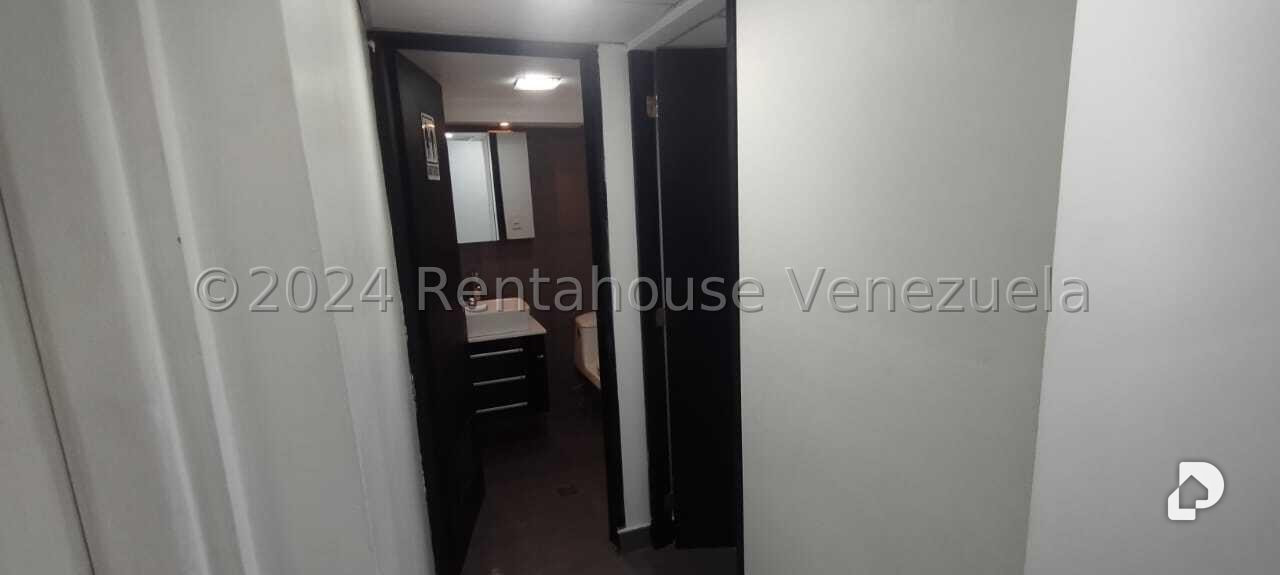 Oficina en Los Dos Caminos, Caracas – 25