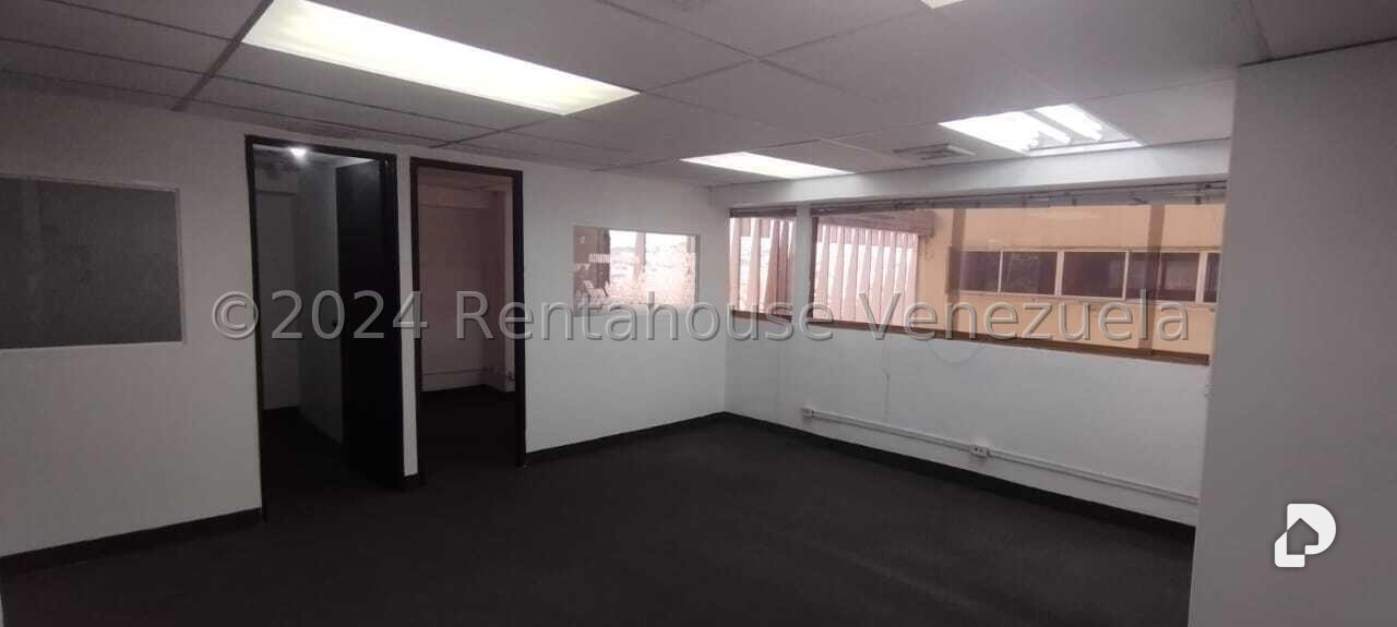 Oficina en Los Dos Caminos, Caracas – 9