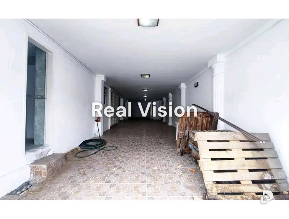 Local comercial en La Trinidad, Caracas – 12