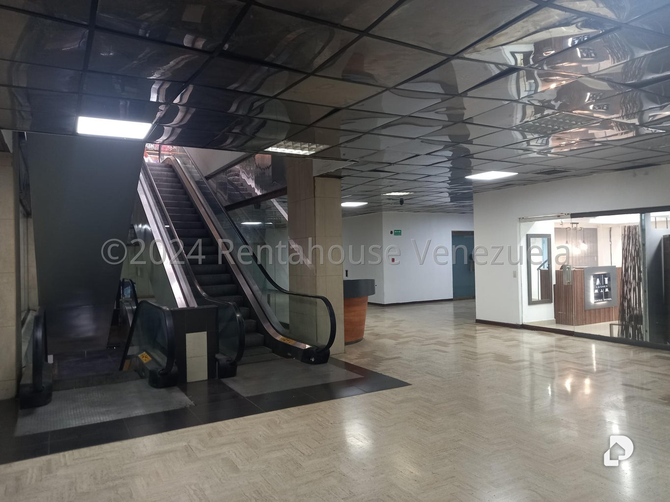 Local comercial en Prados del Este, Caracas – 26