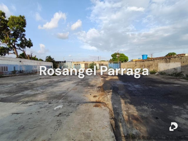 Terreno en Avenida Lizandro Alvarado, Valencia – 10