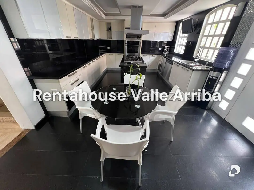 Casa en Colinas de Vista Alegre, Caracas – 18