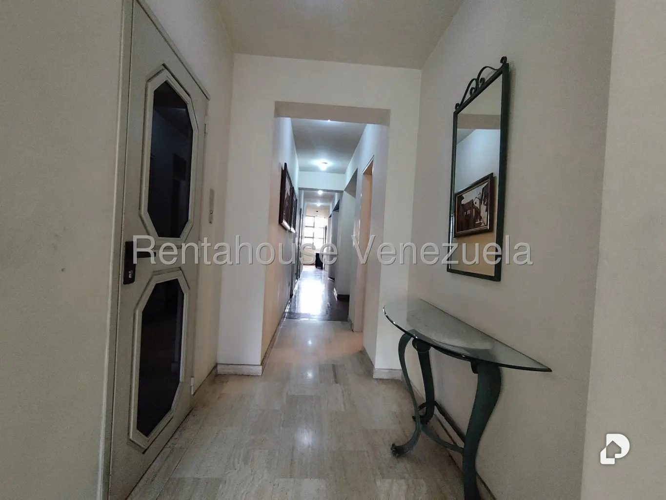 Apartamento en La Florida, Caracas – 24