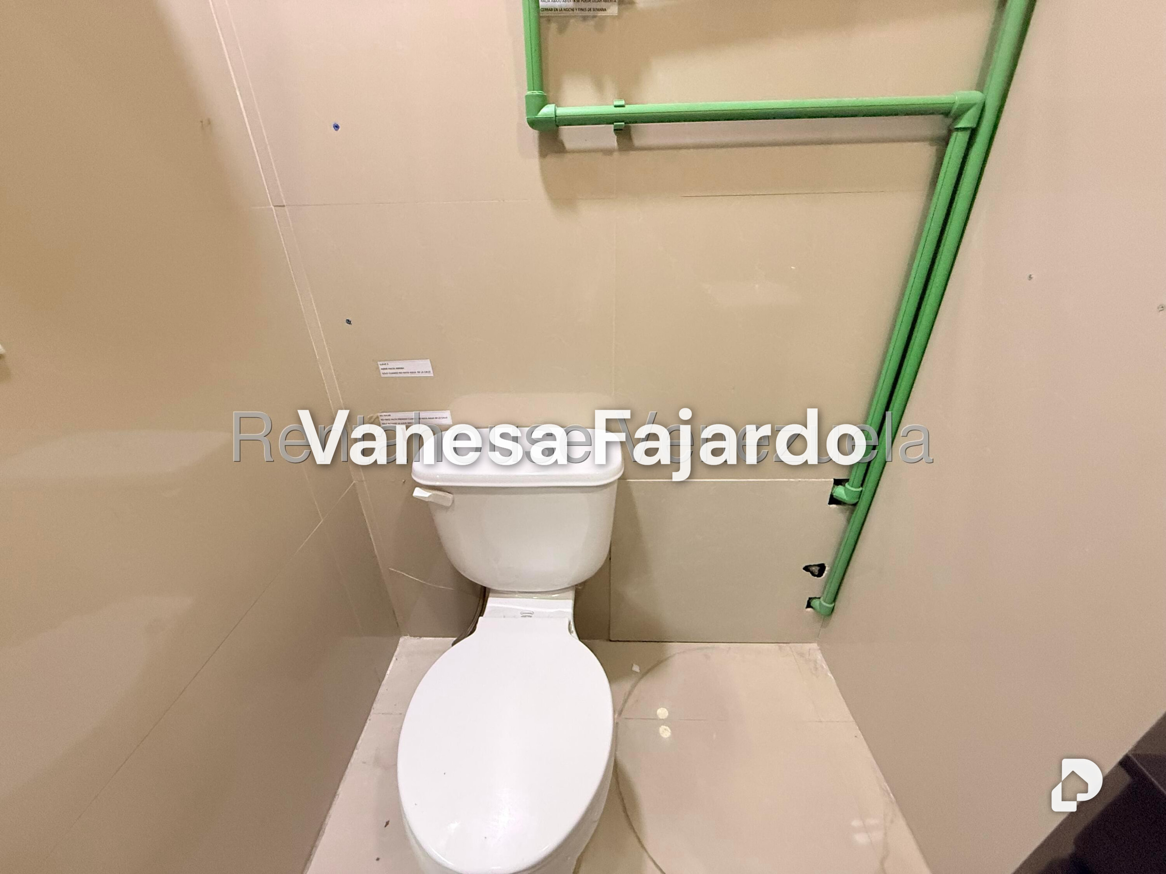 Oficina en Chuao, Caracas – 11