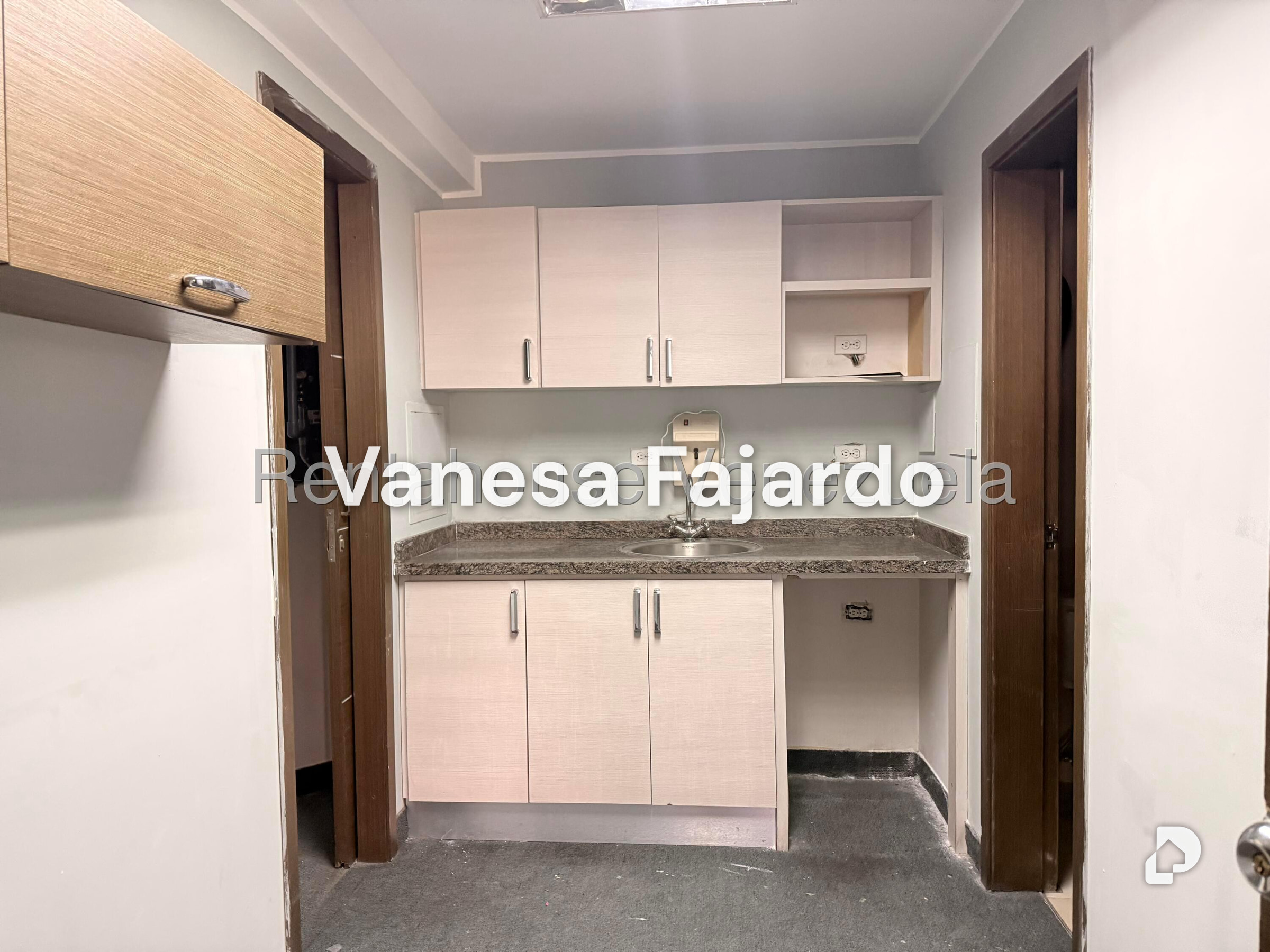 Oficina en Chuao, Caracas – 8
