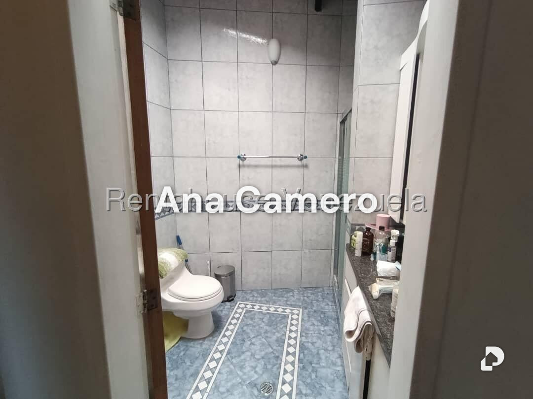 Casa en Cumbres de Curumo, Caracas – 25