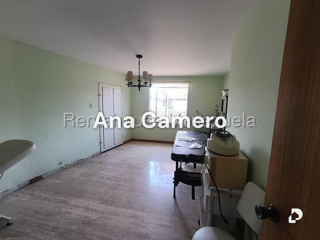Casa en Cumbres de Curumo, Caracas – 19