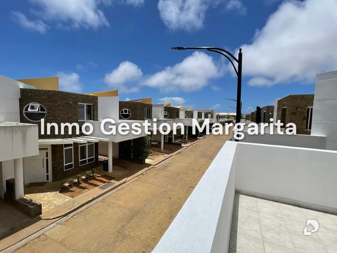 Townhouse en Los Robles, Porlamar – 3