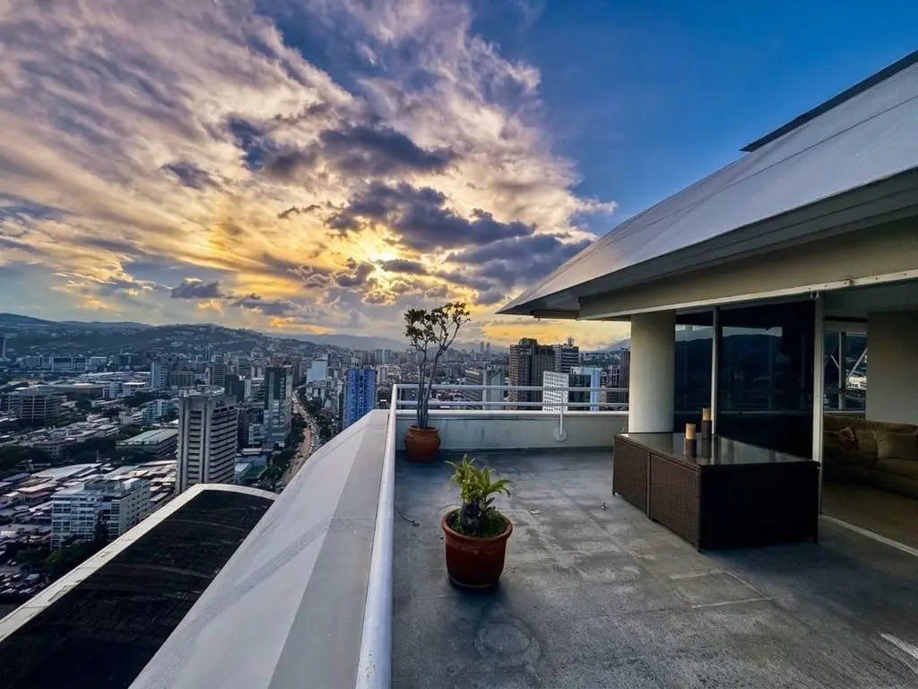 Apartamento en Altamira, Caracas - 1