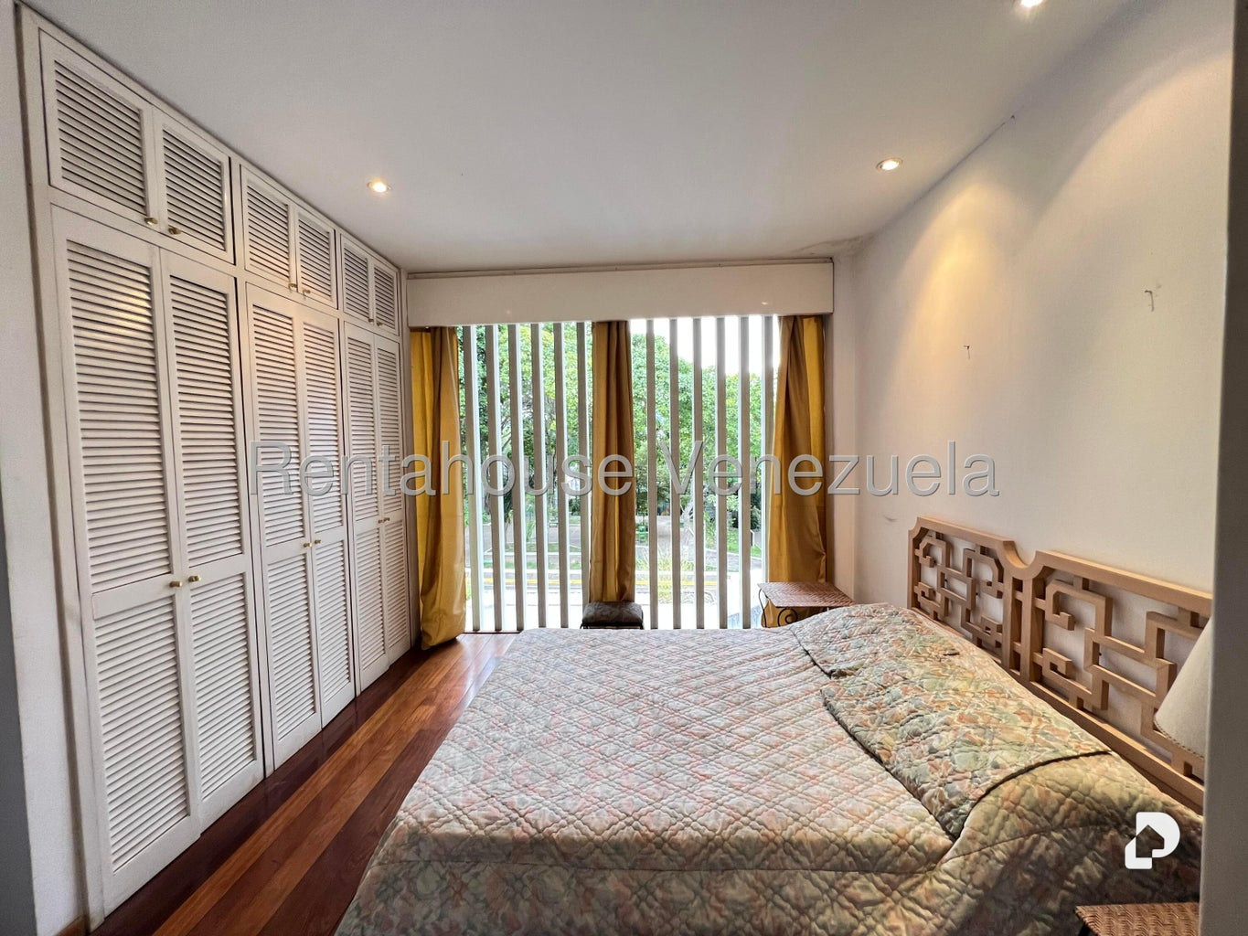 Casa en Santa Inés, Caracas – 24