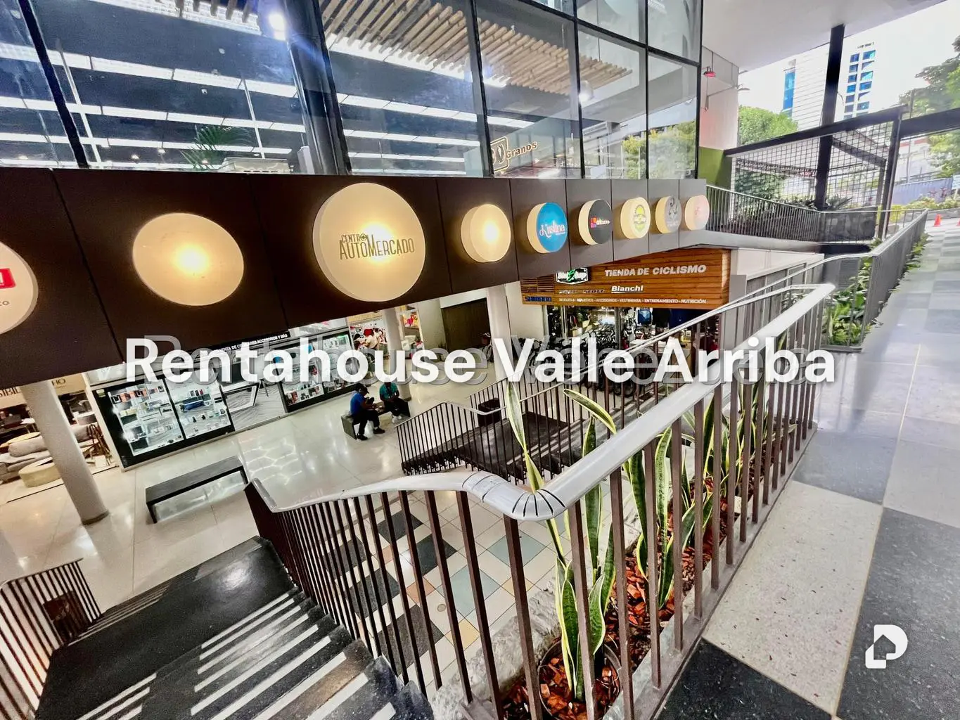 Local comercial en Las Mercedes, Caracas – 24