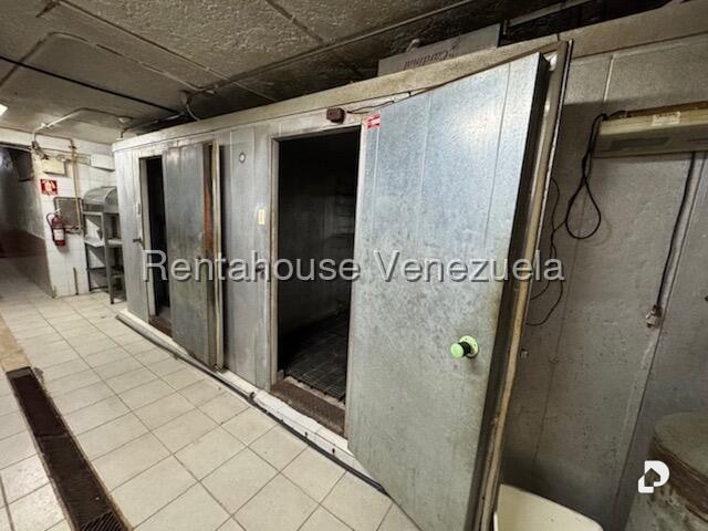 Local comercial en El Hatillo, Caracas – 24