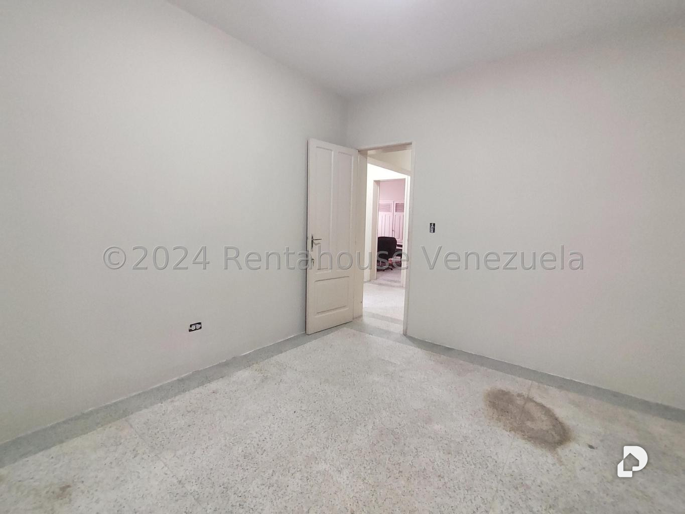 Casa en Los Palos Grandes, Caracas – 19