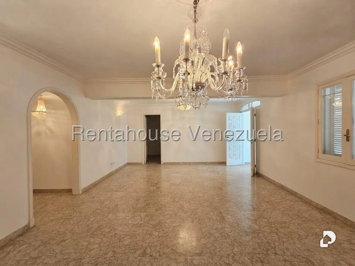 Casa en Lomas de La Lagunita, Caracas – 19