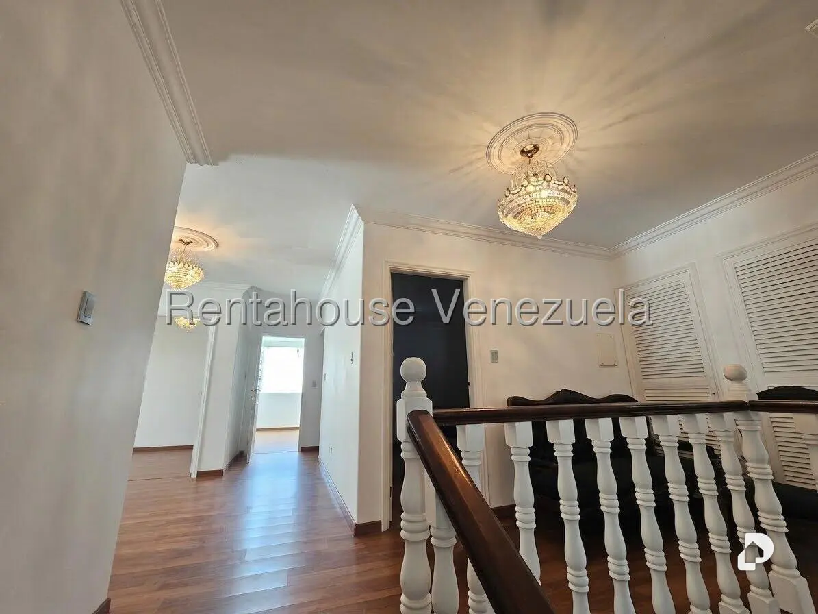 Casa en Lomas de La Lagunita, Caracas – 28