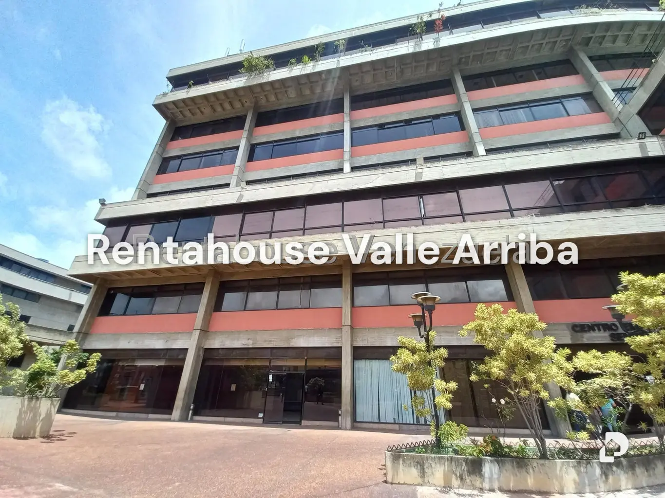 Local comercial en Los Cortijos de Lourdes, Caracas – 3
