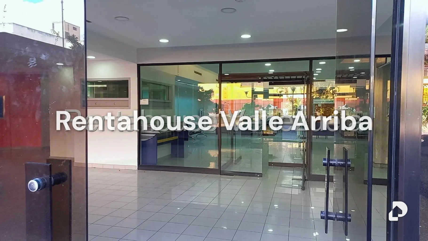 Local comercial en Los Cortijos de Lourdes, Caracas – 4
