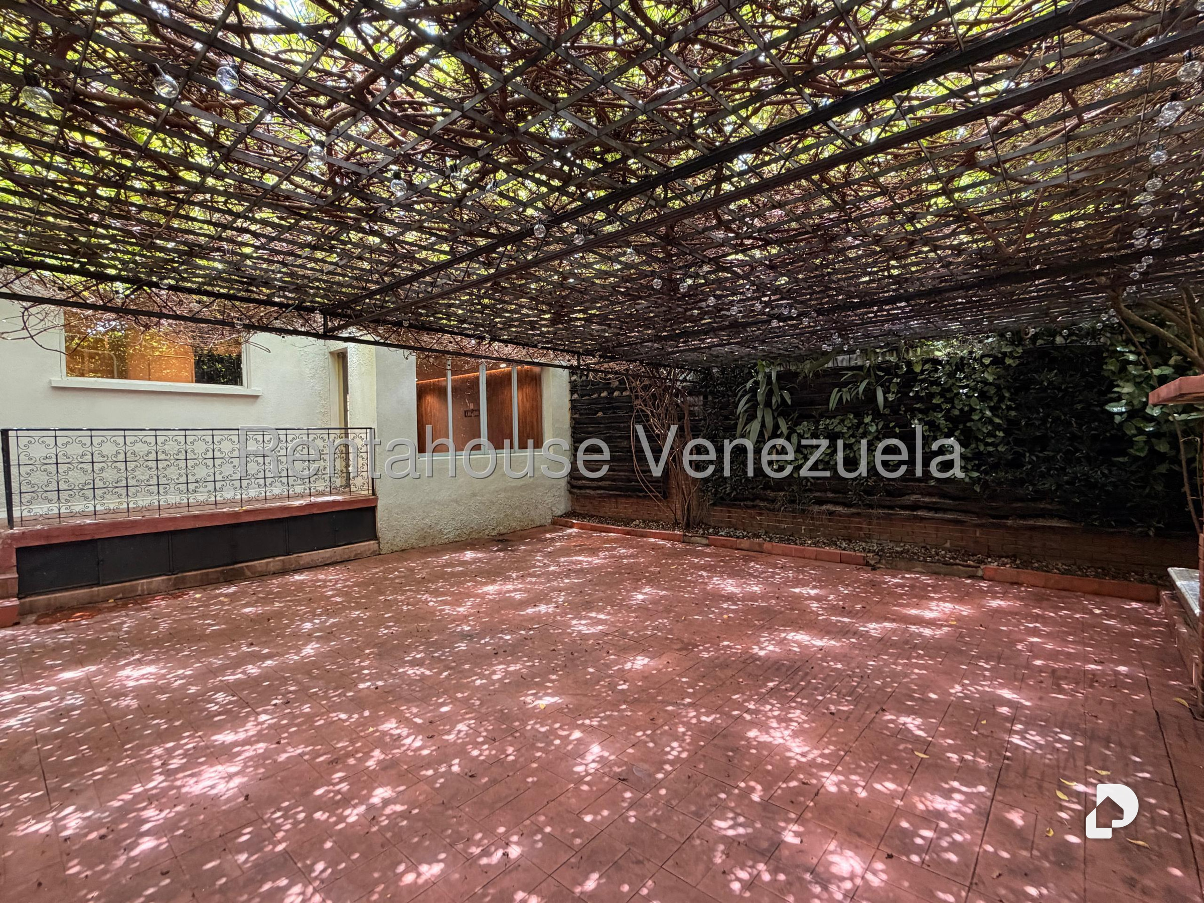 Local comercial en Altamira, Caracas – 24