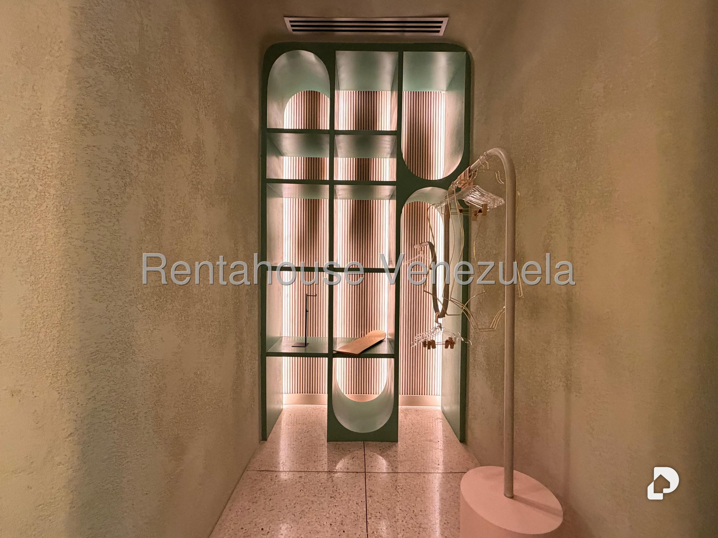 Local comercial en Altamira, Caracas – 14