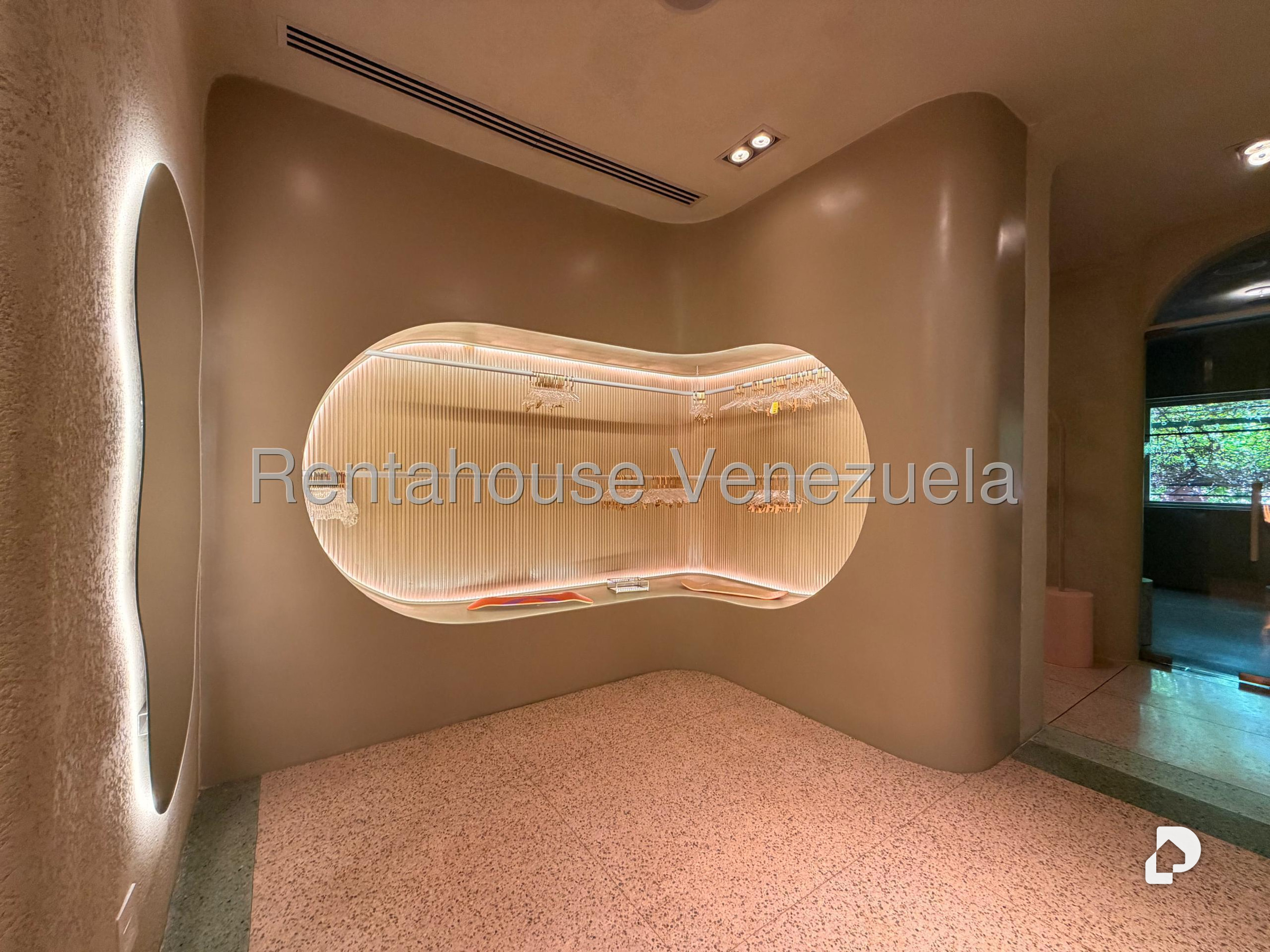 Local comercial en Altamira, Caracas – 12