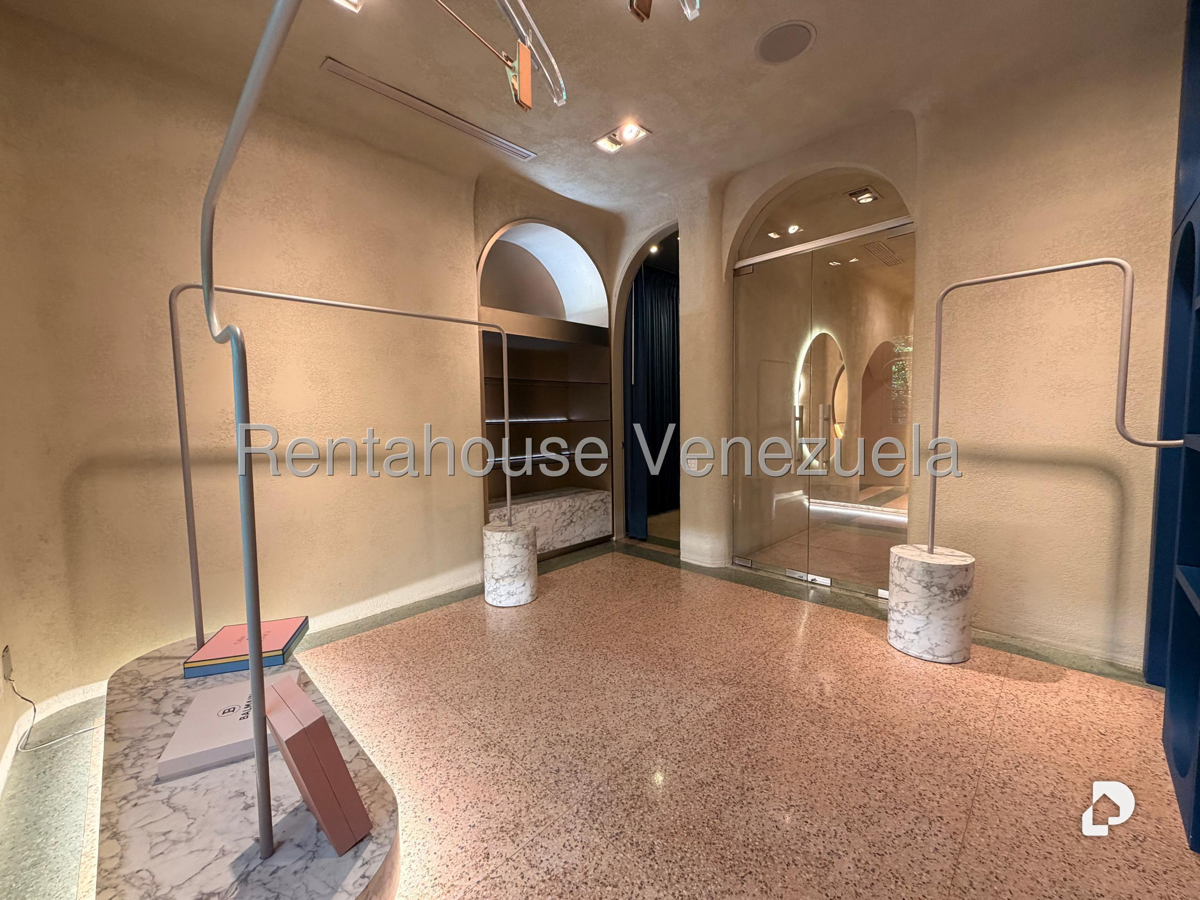 Local comercial en Altamira, Caracas – 17