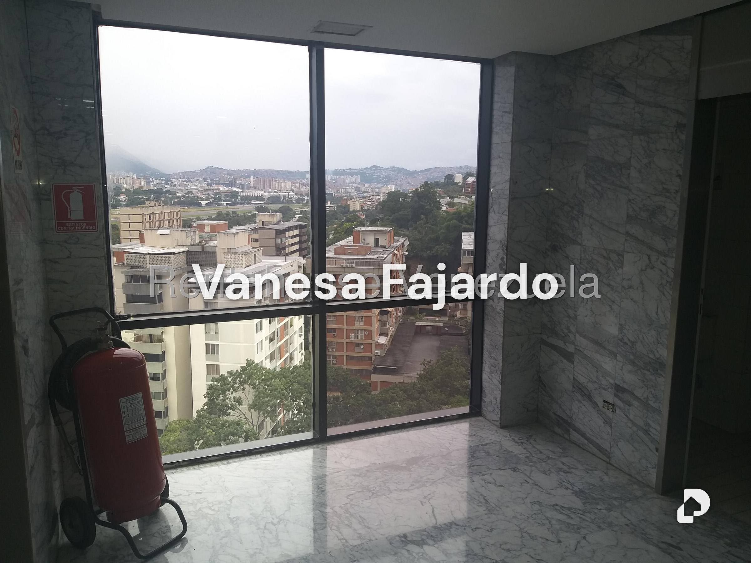 Oficina en Chuao, Caracas – 24