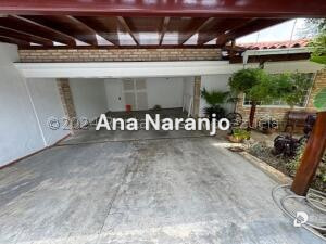 House in Prados del Este, Caracas – 12
