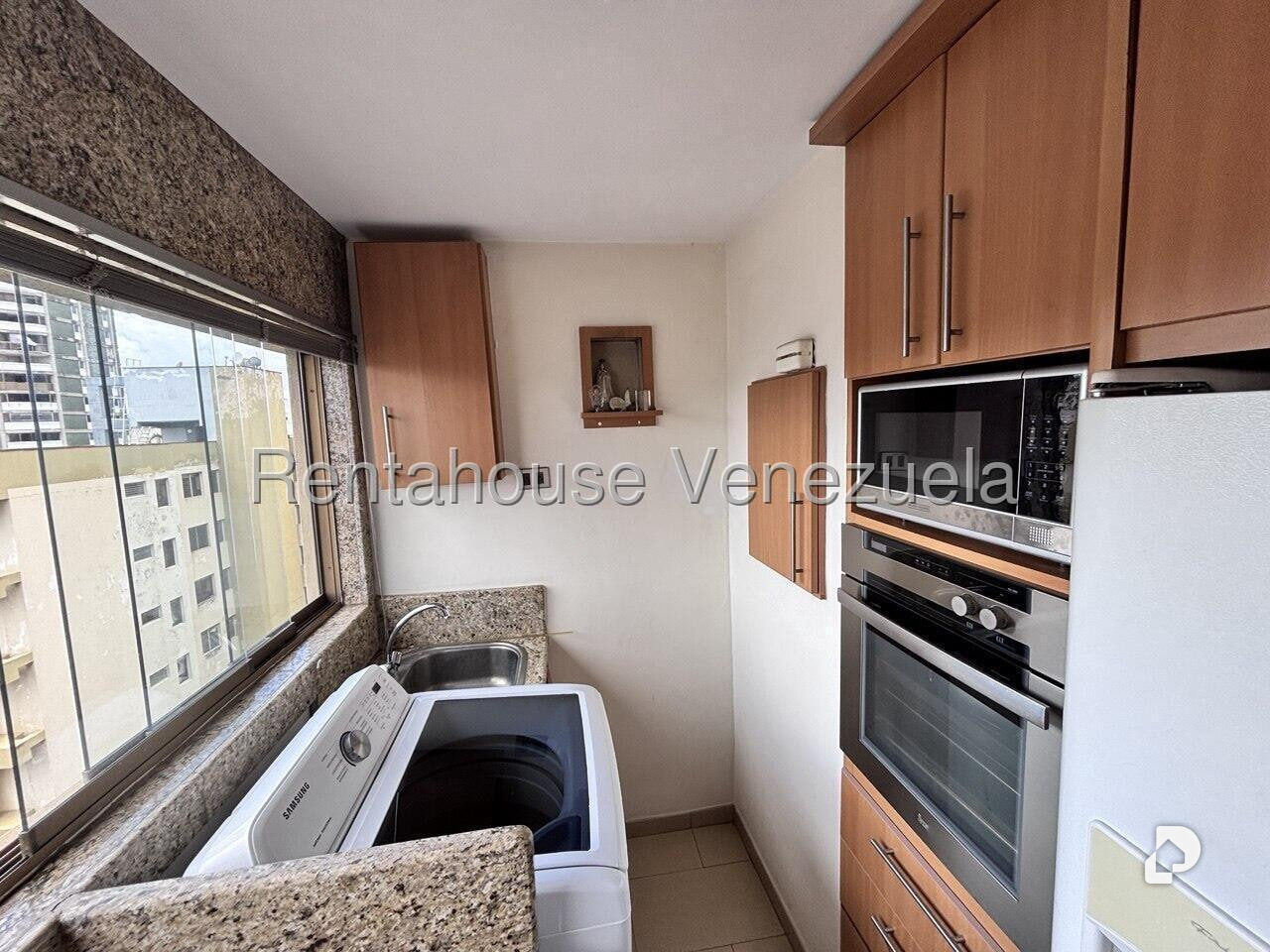 Apartamento en Los Palos Grandes, Caracas – 12